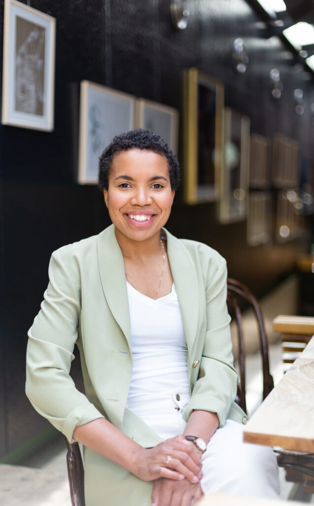 Portret van The Brown Psychologist – psycholoog en coach gespecialiseerd in mentale gezondheid